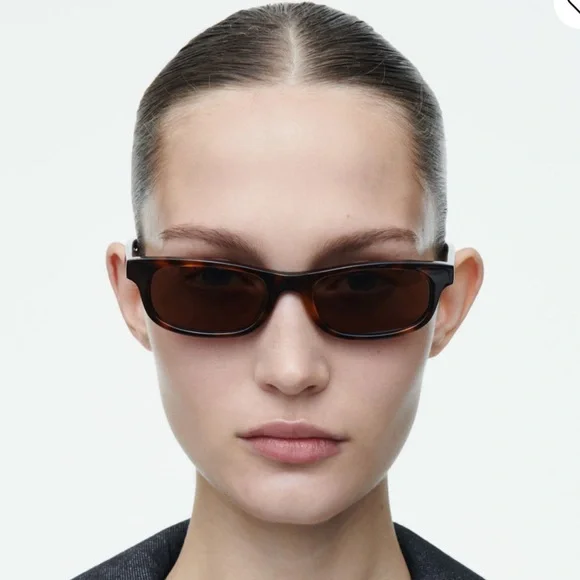 小物 COS x LINDA FARROW rectangle sunglasses COS x Linda Farrow's Sunglasses Are Retro Glam